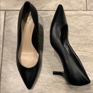 Black mini pumps